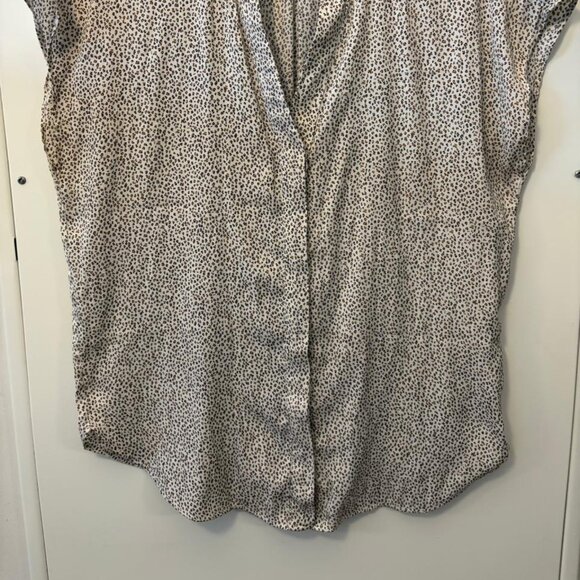 Banana Republic Leopard Print Button Front Blouse — Size M - Picture 3 of 5